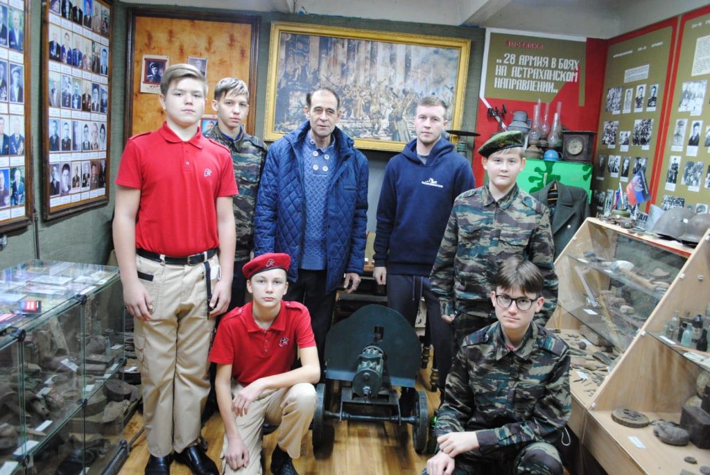 Астраханские поисковики продолжают проводить мероприятия для детей и молодежи, посвященные Дню неизвестного солдата